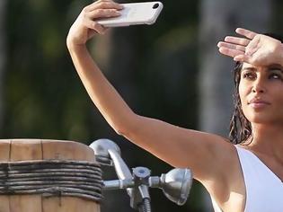Φωτογραφία για Η Kim Kardashian ισχυρίζεται πως οι selfies είναι πλέον μπανάλ!