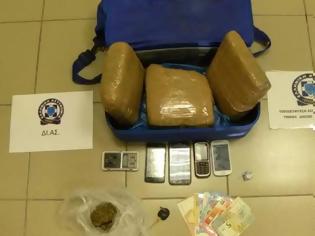 Φωτογραφία για Βόλος: 4 συλλήψεις για διακίνηση κάνναβης – Εντοπίστηκαν πάνω από 3 κιλά