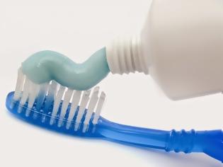 Φωτογραφία για Η οδοντόκρεμα δεν είναι μόνο για τα δόντια σου: Πέντε χρήσεις που σίγουρα δεν γνώριζες...