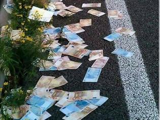 Φωτογραφία για Κύριε των δυνάμεων..Έβρεξε χαρτονομίσματα στην Πατρών - Κορίνθου - Τι συνέβη: