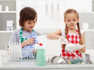 Φωτογραφία για Πώς να μάθετε στα παιδιά να βοηθούν στις δουλειές του σπιτιού
