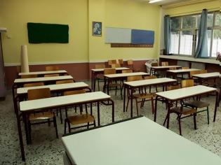 Φωτογραφία για Αγρίνιο: Λύθηκε το μυστήριο των επιθέσεων με ναφθαλίνη σε σχολεία – Αποκαλύψεις για τους δράστες