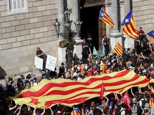 Φωτογραφία για Την ανεξαρτησία της Καταλονίας από την Ισπανία κήρυξε το τοπικό κοινοβούλιο