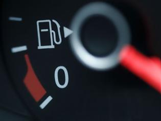 Φωτογραφία για Αναρωτηθήκατε ποτέ τι είναι το βελάκι στο σήμα της βενζίνης;