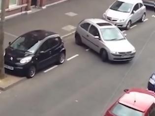 Φωτογραφία για Επικό βίντεο: Πάρκαρε μετά από 9 λεπτά και αποθεώθηκε