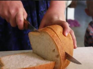 Φωτογραφία για Μήπως κόβετε λάθος το ψωμί όλη σας τη ζωή; [video]