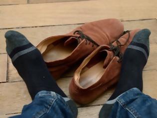 Φωτογραφία για Το κόλπο για να μην μυρίζουν τα παπούτσια [video]