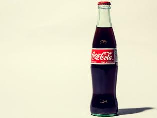 Φωτογραφία για Το αιώνιο «μυστήριο»: Γιατί η Coca-Cola έχει καλύτερη και πιο έντονη γεύση στο γυάλινο μπουκάλι;