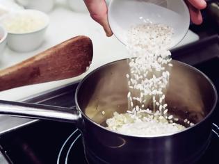Φωτογραφία για Πώς να μαγειρέψεις το ρύζι αν θέλεις να μειώσεις τις θερμίδες του