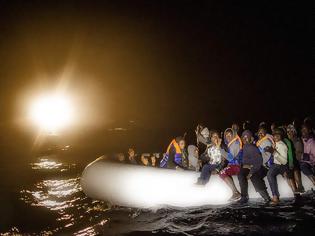 Φωτογραφία για Καλόλιμνος: Τρεις νεκροί, αρκετοί αγνοούμενοι από βύθιση σκάφους με μετανάστες