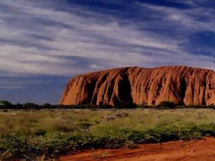 Φωτογραφία για Απίστευτο! Απαγορεύτηκε η αναρρίχηση στο διασημότερο μονόλιθο της Αυστραλίας