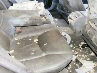 Φωτογραφία για Εικόνες-σοκ από το αυτοκίνητο του Παπαδήμου που έσκασε η βόμβα