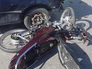 Φωτογραφία για Σοβαρό τροχαίο στην Κρήτη: Αυτοκίνητο συγκρούστηκε με δίκυκλο