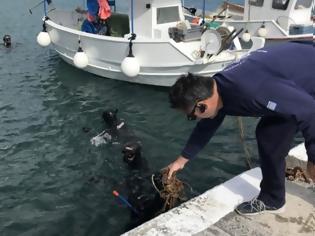 Φωτογραφία για Είχαν μετατρέψει τον βυθό του λιμανιού σε απέραντο… σκουπιδότοπο