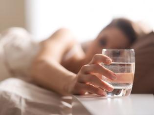 Φωτογραφία για Τι μπορεί να μας προσφέρει ένα ποτήρι νερό με άδειο στομάχι κάθε πρωί;