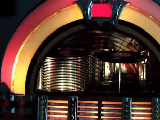 Φωτογραφία για Jukebox: Πώς δημιουργήθηκε το θρυλικό μηχάνημα μουσικής και από ποιον!