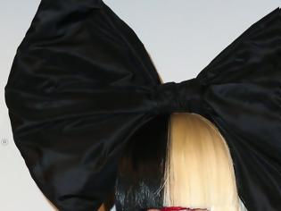 Φωτογραφία για Η Sia αποφάσισε να μας δείξει τον «εσωτερικό» της κόσμο… γυμνό! Προσοχή: Δεν λείπει μόνο η περούκα!