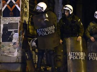 Φωτογραφία για Handelsblatt: «Κύμα βίας και σκιά φόβου πάνω από την Αθήνα»