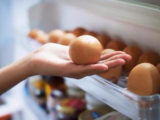 Φωτογραφία για Γιατί δεν πρέπει να βάζετε τα αυγά στις θήκες της πόρτας του ψυγείου