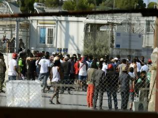 Φωτογραφία για Μυτιλήνη: Δίωξη σε βάρος αστυνομικών για την απόδραση τριών κρατουμένων στη Μόρια