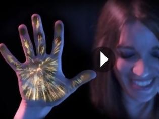 Φωτογραφία για Η μαγεία των πυροτεχνημάτων στα δάχτυλα από τη Disney [video]