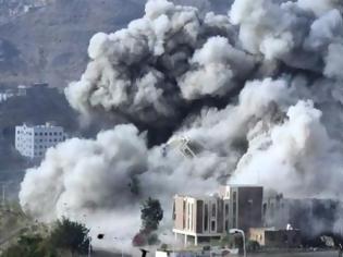 Φωτογραφία για Υεμένη: Ο σαουδαραβικός συνασπισμός βομβάρδισε το υπουργείο Άμυνας στην  Σαναά