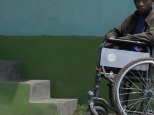 Φωτογραφία για Από την Τανζανία στο νοσοκομείο της Πάτρας: Το μακρύ ταξίδι ενός 15χρονου ορφανού που έχασε τα πόδια του σε φωτιά