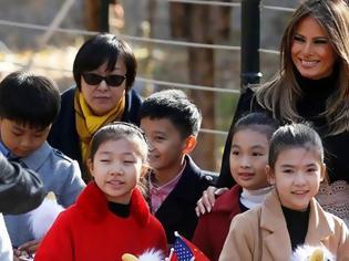 Φωτογραφία για Η Melania Trump απόλαυσε το Πεκίνο ως τουρίστρια
