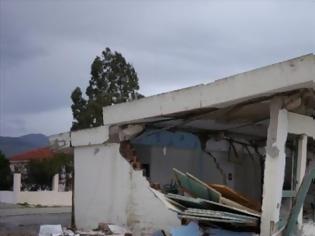 Φωτογραφία για Κεφαλονιά: Κάνουν μάθημα σε κοντέινερ 3 χρόνια μετά τον σεισμό! – Κραυγή αγωνίας από τους μαθητές για τις συνθήκες