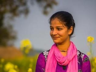 Φωτογραφία για Νεπάλ: Η ιστορία της 14χρονης που κατάφερε να ξεφύγει από τον παιδικό γάμο με... ένα σκουριασμένο ποδήλατο