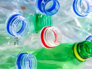Φωτογραφία για Προσοχή: Μην ξαναχρησιμοποιείτε τα πλαστικά μπουκάλια – Δείτε γιατί