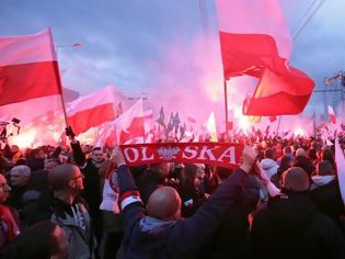 Φωτογραφία για «Αγνή Πολωνία, λευκή Πολωνία»: Μεγάλη πορεία ακροδεξιών στην Βαρσοβία