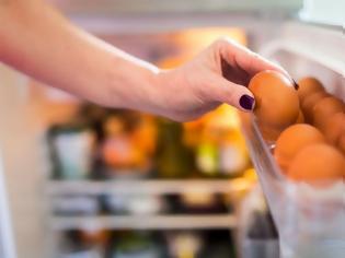 Φωτογραφία για Γιατί δεν πρέπει να τοποθετούμε τα αβγά στην πόρτα του ψυγείου;