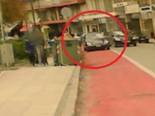 Φωτογραφία για Όταν τα Μερτσέντες... παρκάρουν στους ποδηλατόδρομους στα Τρίκαλα