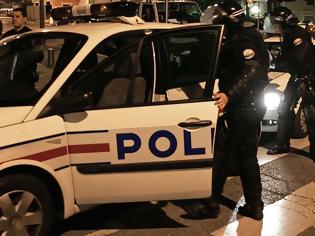 Φωτογραφία για Ελβετή δημοσιογράφος συνελήφθη την ώρα του ρεπορτάζ στη Γαλλία