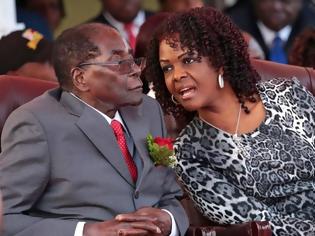 Φωτογραφία για «Gucci» Γκρέις Μουγκάμπε: Ποια είναι η γυναίκα-δηλητήριο που προκάλεσε το πραξικόπημα στη Ζιμπάμπουε;