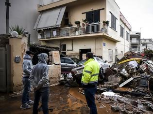 Φωτογραφία για Κάτοικοι Μάνδρας: «Θα μείνουμε ξάγρυπνοι για να φυλάξουμε τις περιουσίες μας»