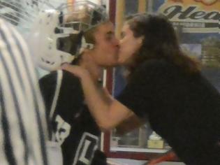 Φωτογραφία για Το καυτό φιλί της Gomez με τον Bieber που επιβεβαιώνει τις φήμες επανασύνδεσης!