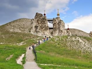 Φωτογραφία για Ρωσία - Τό σκαλισμένο μέσα στά ἄσπρα βράχια μοναστήρι