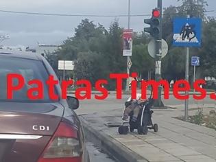 Φωτογραφία για Αδιανόητο περιστατικό στην Πάτρα! - Παράτησε μωρό στο δρόμο και πήγε για καφέ