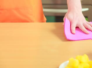 Φωτογραφία για Το βετέξ έχει τα περισσότερα βακτήρια στην κουζίνα – Δείτε πώς να το καθαρίζετε σωστά