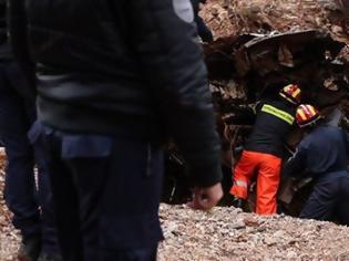 Φωτογραφία για Εντοπίστηκε νεκρός στη Μάνδρα – 21 τα θύματα της τραγωδίας