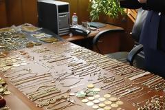 Ο εκτιμητής της ΕΛΑΣ έκλεβε! Αντικαθιστούσε κλεμμένα κοσμήματα της «Μαφίας» των Ρομά με ψεύτικα