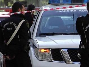 Φωτογραφία για Άγριο επεισόδιο στη Γλυφάδα: Αντί να δεχτεί κλήση, πήγε να «πατήσει» τους αστυνομικούς και μαχαίρωσε άλλον ένα