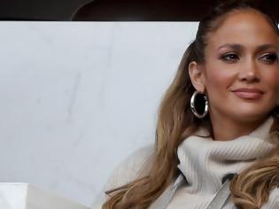 Φωτογραφία για Και η Jennifer Lopez ενέδωσε στο καρέ -Η ανανέωση στα μαλλιά της