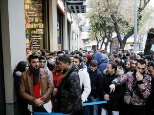 Φωτογραφία για Black Friday: Χαμός σε Αθήνα και Θεσσαλονίκη -  Αύξηση πωλήσεων σε μεγάλες αλυσίδες καταστημάτων!  (ΦΩΤΟ & ΒΙΝΤΕΟ)