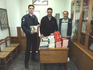Φωτογραφία για Δωρεά βιβλίων στη Δημόσια Βιβλιοθήκη Μουζακίου από τον ΙΡΑ Καρδίτσας