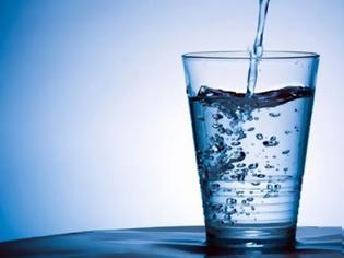 Φωτογραφία για Πώς θα καταλάβεις ότι δεν πίνεις πολύ νερό