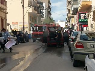 Φωτογραφία για Χαλκίδα: Αναστάτωση στην οδό Σιώκου! Αυτοκίνητο τυλίχθηκε στις φλόγες! (ΦΩΤΟ)