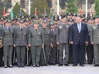 Φωτογραφία για Ο ΥΕΘΑ Πάνος Καμμένος στην τελετή παράδοσης πολεμικών σημαιών στην 1η Στρατιά, το Γ’ ΣΣ, το Δ’ ΣΣ και την ΑΣΔΕΝ και στην τελετή επίδοσης ξιφών σε Αξιωματικούς του Γ’ Σώματος Στρατού